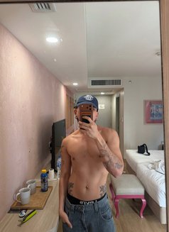 Clubbin - Acompañantes masculino in Dubai Photo 10 of 10