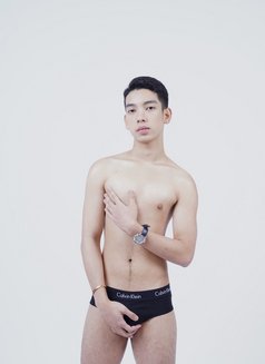 Clyde 19 - Acompañantes masculino in Hong Kong Photo 5 of 8
