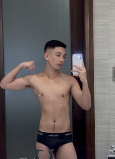 Clyde 19 - Male escort in Hong Kong Photo 1 of 8