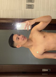 Clyde 19 - Male escort in Hong Kong Photo 6 of 8