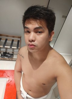 Clyde F. H - Male escort in Manila Photo 1 of 10