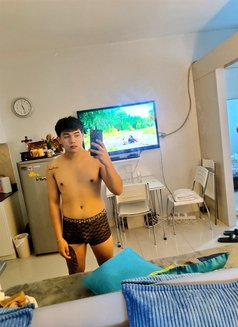 Clyde F. H - Male escort in Manila Photo 5 of 10