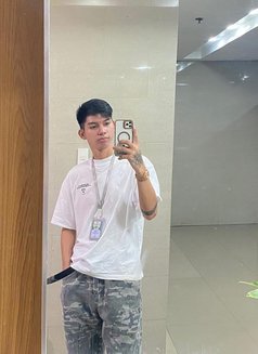 Clyde Jeo - Male escort in Manila Photo 4 of 12