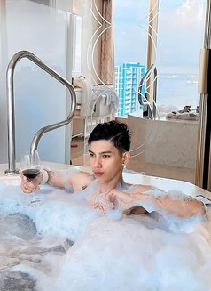 Clyde Jeo - Male escort in Manila Photo 6 of 12