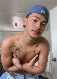 Clyde Navarro - Male escort in Manila Photo 3 of 3