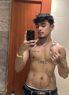 Clyrence - Male escort in Manila Photo 13 of 13