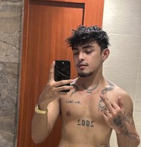 Clyrence - Male escort in Manila