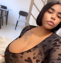 Co Co - puta in Dubai Photo 19 of 22