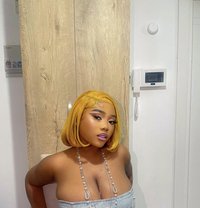 Coco - escort in Muscat Photo 1 of 4