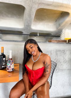 Coco - escort in Muscat Photo 3 of 4