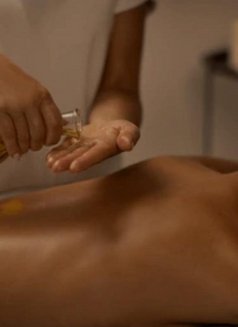 Coco Professional massage oil - puta in Al Manama Photo 6 of 8