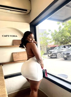 Coco - escort in Abidjan Photo 3 of 5