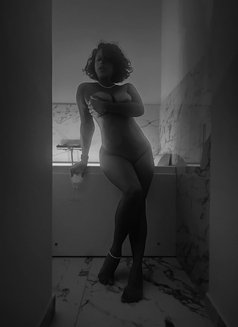 Coco Tantra - masseuse in Paris Photo 1 of 4