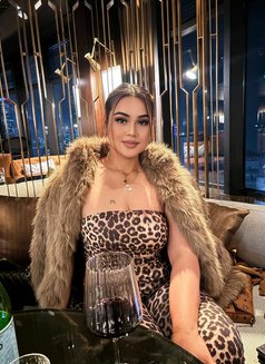 Coco - puta in Abu Dhabi Photo 9 of 11