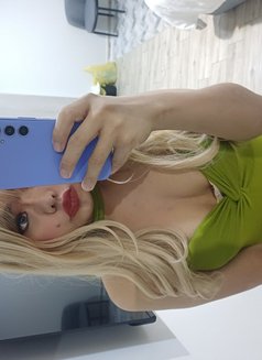 Coco - Transsexual escort in Jeddah Photo 20 of 22