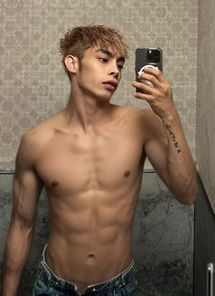 ASIAN Cody Hurrac - Male escort in Dubai Photo 2 of 4