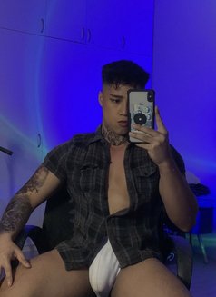 Colby Valentine - Male escort in Manila Photo 4 of 10