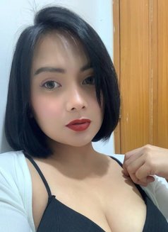 Coleen - escort in Makati City Photo 10 of 10