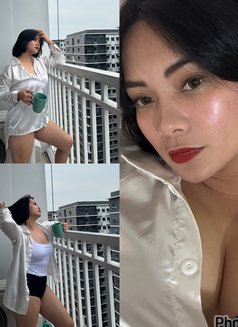 Coleen - escort in Makati City Photo 6 of 13