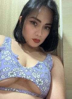 Coleen - escort in Makati City Photo 10 of 13
