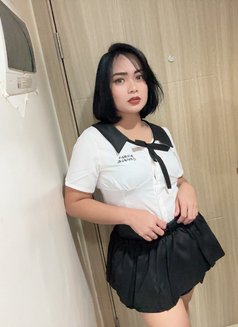 Coleen - escort in Makati City Photo 11 of 13