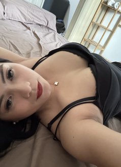 Coleen - escort in Makati City Photo 14 of 15