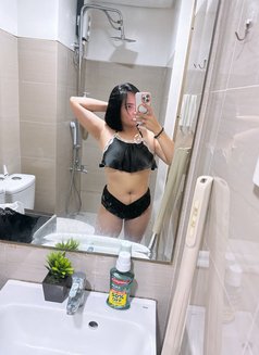 Coleen - escort in Makati City Photo 13 of 15