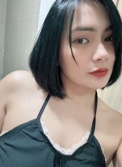 Coleen - escort in Makati City Photo 14 of 15