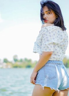 Coleen - escort in Makati City Photo 14 of 17