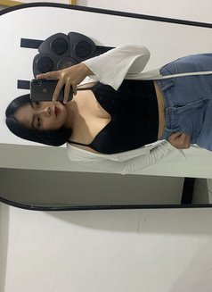 Coleen - escort in Makati City Photo 9 of 10
