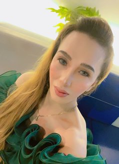 Coleen - Transsexual escort in Ajmān Photo 2 of 10