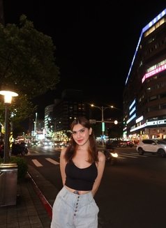 Coleen Reyes - Transsexual escort in Manila Photo 3 of 8