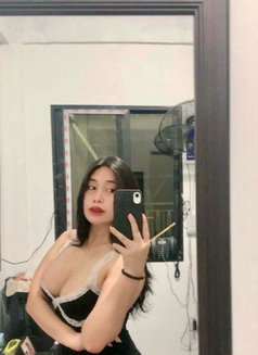 Coleng - Acompañantes transexual in Manila Photo 6 of 12