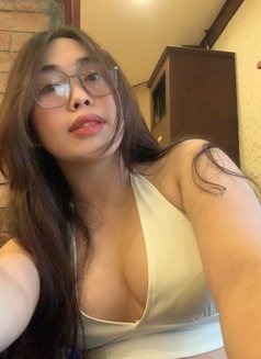 Coleng - Transsexual escort in Manila Photo 1 of 6