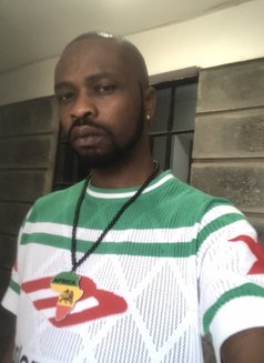 Collins - masseur in Nairobi Photo 1 of 4