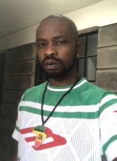 Collins - masseur in Nairobi Photo 3 of 4