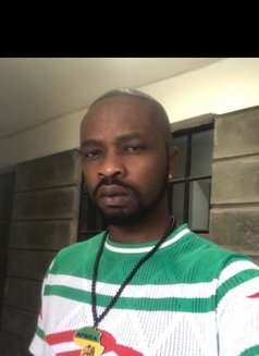 Collins - masseur in Nairobi Photo 4 of 4