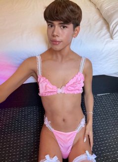 Femboy - Transsexual escort in Dubai Photo 1 of 7