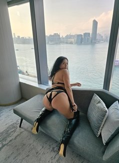 Colombian Pornstar - puta in Hong Kong Photo 1 of 15