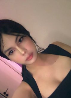 Come Fuck Karina - Transsexual escort in Dubai Photo 3 of 3