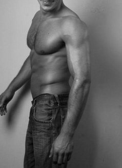 Cool Max - Male escort in İstanbul Photo 2 of 6