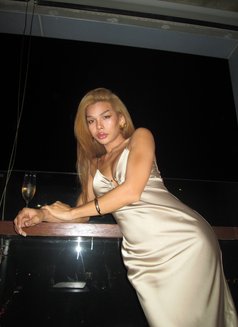 Cora - Transsexual escort in Bangkok Photo 6 of 10