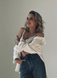 Coraline - puta in Dubai Photo 6 of 7