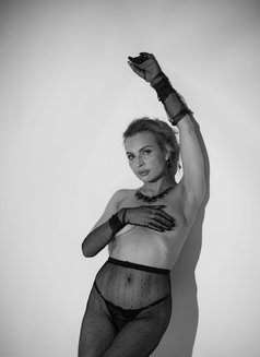 Coraline - puta in Dubai Photo 7 of 7