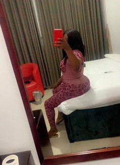 Corazon - puta in Lagos, Nigeria Photo 2 of 2