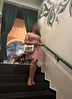 Corporate Sexy Independent Girl Gfe - puta in Pune Photo 2 of 5