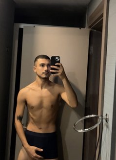 Cosmxium Boy - Male escort in İstanbul Photo 4 of 6