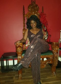 Countess Dionysus - Dominadora in London Photo 4 of 7