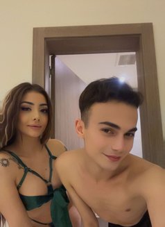 Couple/3some - puta in Riyadh Photo 2 of 2