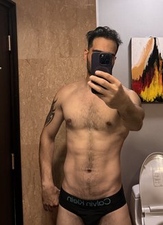 Couple Vip21 - Male escort in Osaka Photo 1 of 3